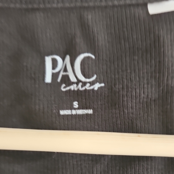 PacSun Black Crop Top - Picture 2 of 2